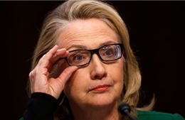 Tòa án Mỹ yêu cầu công bố email của bà Clinton hàng tháng